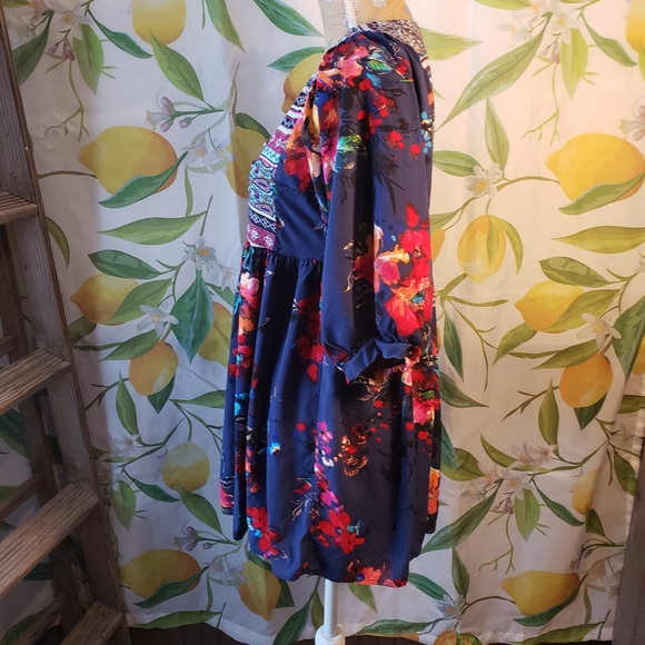 Navy floral elbow length sleeve tunic - Picture 9 of 9